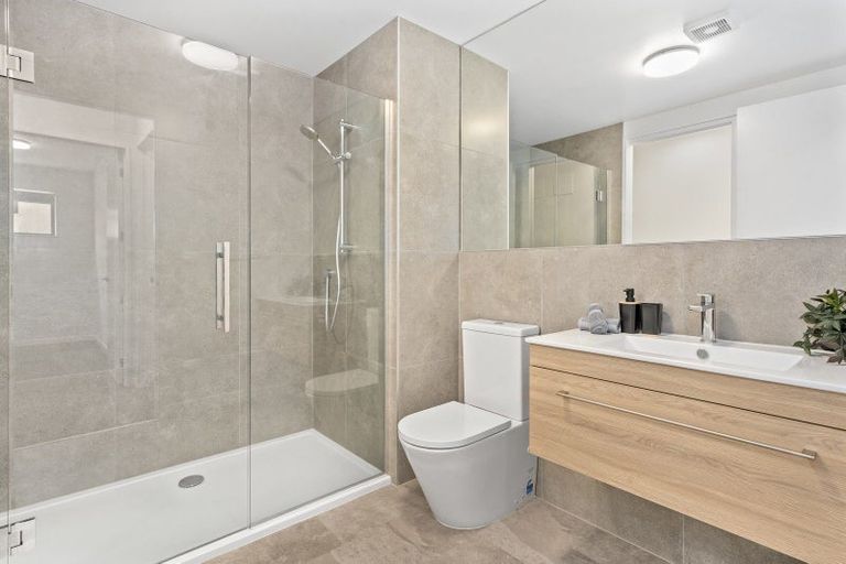 Photo of property in 69u2 Tiketike Way, Brooklyn, Wellington, 6021