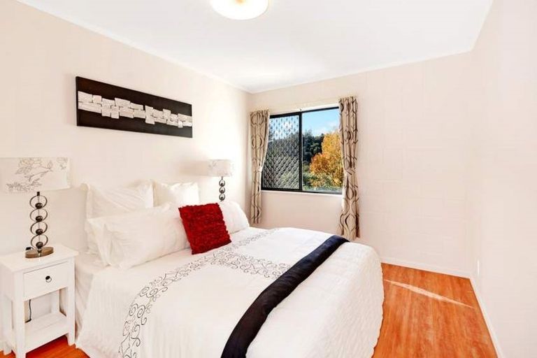 Photo of property in 1/52 Chippendale Crescent, Birkdale, Auckland, 0626