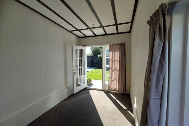 Photo of property in 75 Inwoods Road, Parklands, Christchurch, 8083