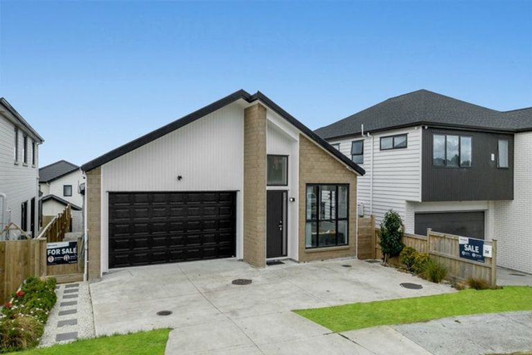 Photo of property in 28 Bushfield Drive, Flat Bush, Auckland, 2019