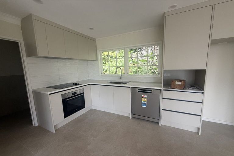 Photo of property in 82 Woodlands Crescent, Browns Bay, Auckland, 0630