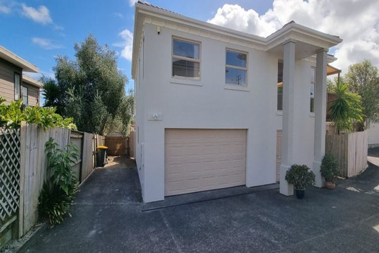 Photo of property in 78a Sunset Road, Unsworth Heights, Auckland, 0632