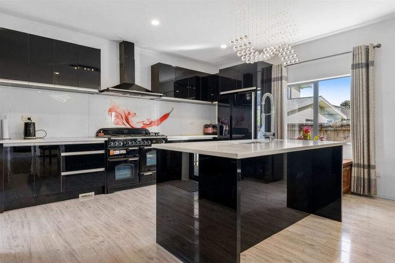 Photo of property in 9 Gwendoline Avenue, Te Atatu Peninsula, Auckland, 0610