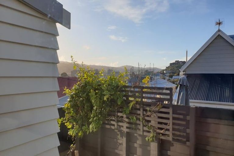 Photo of property in 122 Constable Street, Newtown, Wellington, 6021