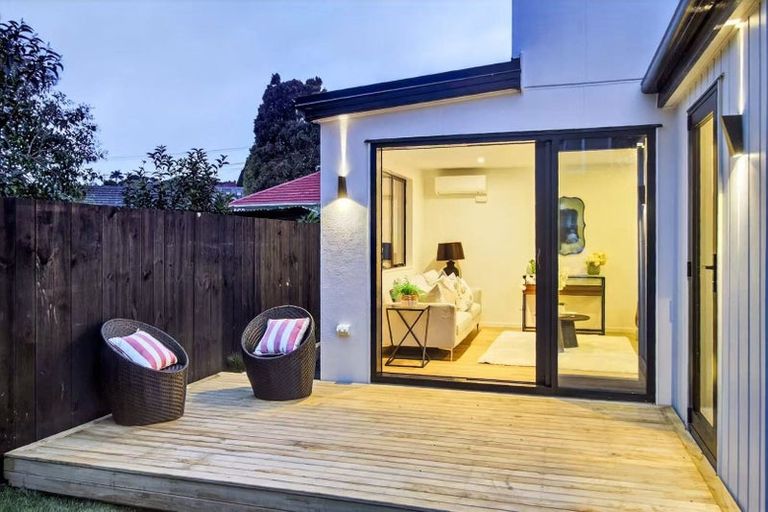 Photo of property in 121d Vodanovich Road, Te Atatu South, Auckland, 0610