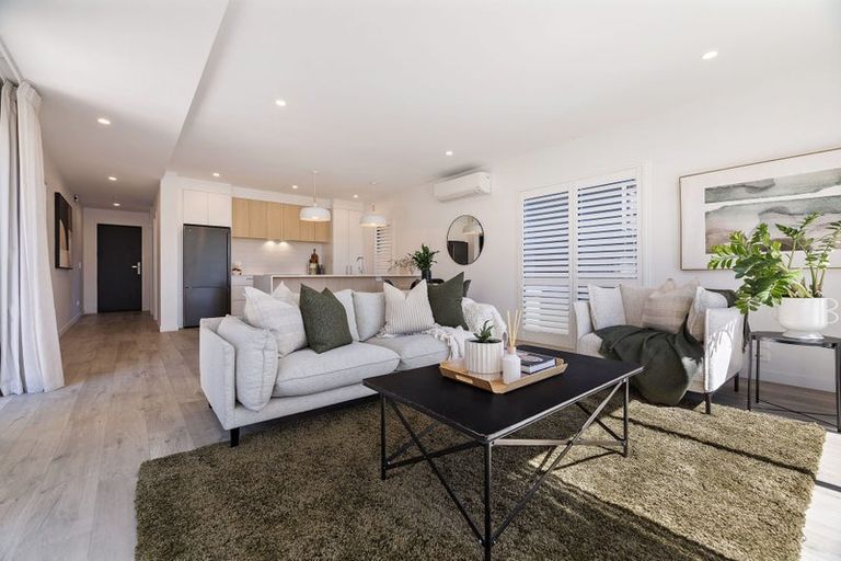 Photo of property in 18 Chapman Way, Jacks Point, 9371