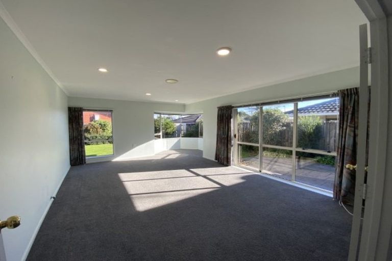 Photo of property in 165 Heta Road, Highlands Park, New Plymouth, 4312