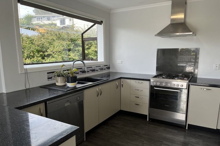 Photo of property in 3 Mount View Place, Spotswood, New Plymouth, 4310