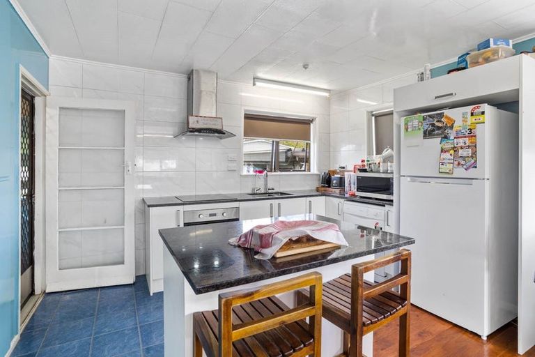 Photo of property in 13 Geoffrey Place, Mangere East, Auckland, 2024