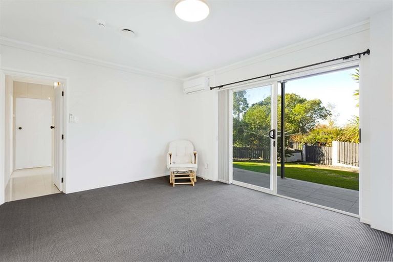 Photo of property in 22 Hartley Terrace, Massey, Auckland, 0614