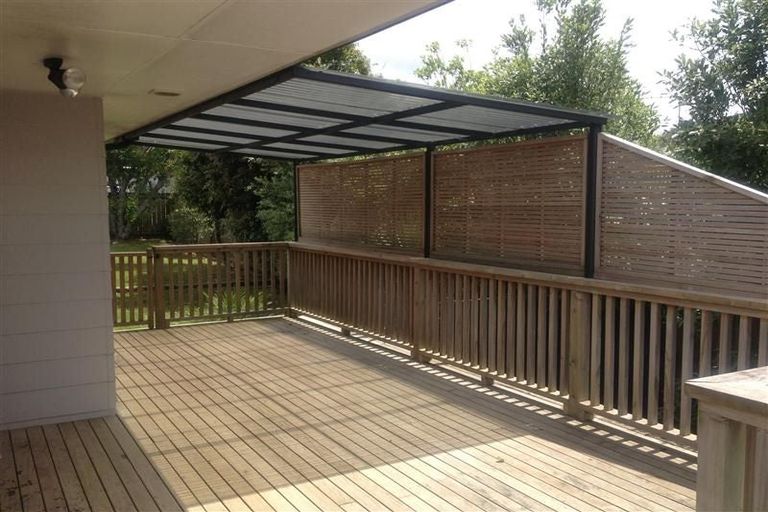 Photo of property in 18 Pipitea Place, Massey, Auckland, 0614