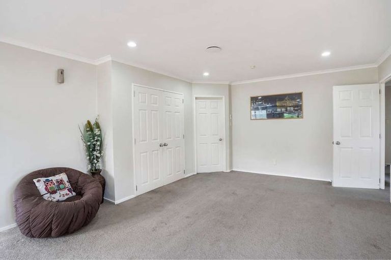 Photo of property in 12 Scotts Field Drive, Takanini, 2112