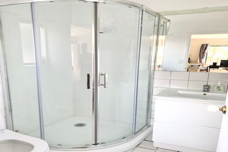 Photo of property in 2d Palomino Drive, Henderson, Auckland, 0612