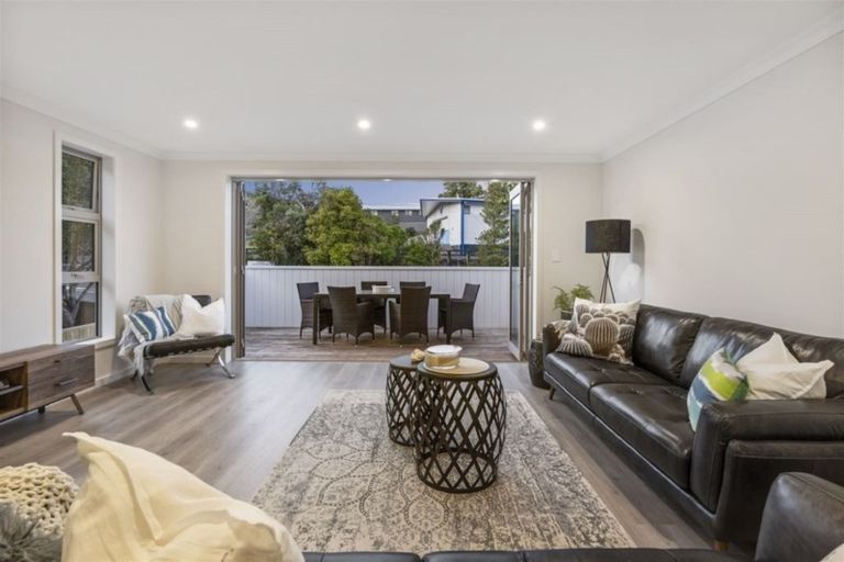 Photo of property in 9a Clematis Avenue, Murrays Bay, Auckland, 0630
