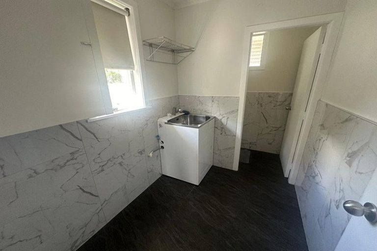 Photo of property in 8 Celsmere Lane, Te Atatu Peninsula, Auckland, 0610