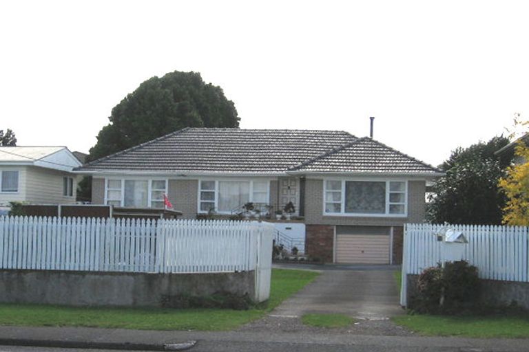 Photo of property in 55 Taikata Road, Te Atatu Peninsula, Auckland, 0610