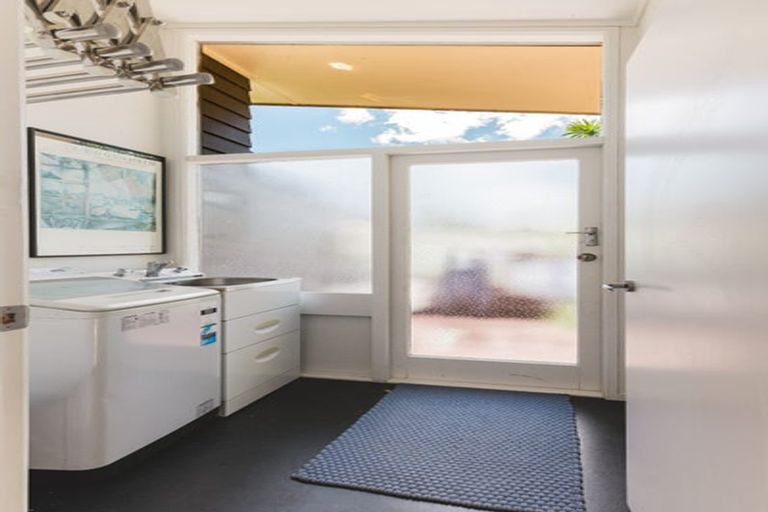 Photo of property in 42 Tizard Road, Birkenhead, Auckland, 0626