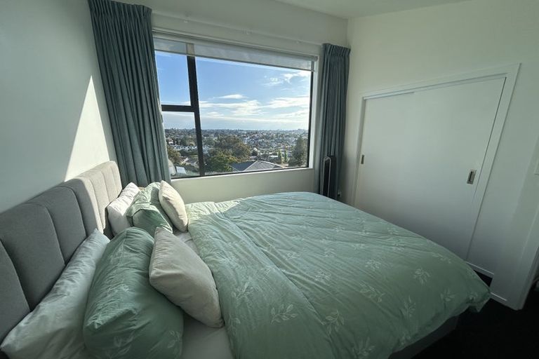 Photo of property in 5/15 Chivalry Road, Glenfield, Auckland, 0629