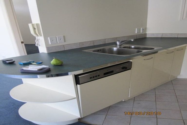 Photo of property in Endeavour Apartments, 13/125u Thorndon Quay, Pipitea, Wellington, 6011