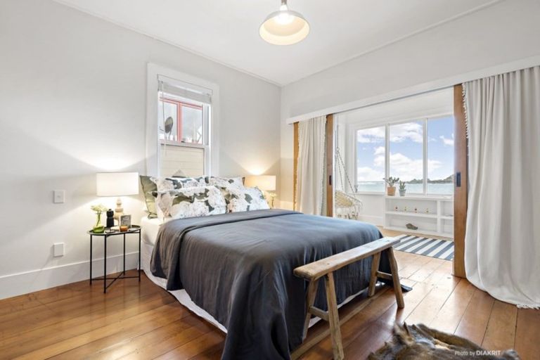 Photo of property in 206 The Esplanade, Island Bay, Wellington, 6023