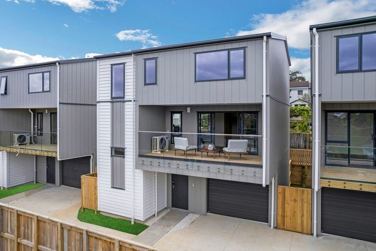 Photo of property in 2/49 Northboro Road, Belmont, Auckland, 0622