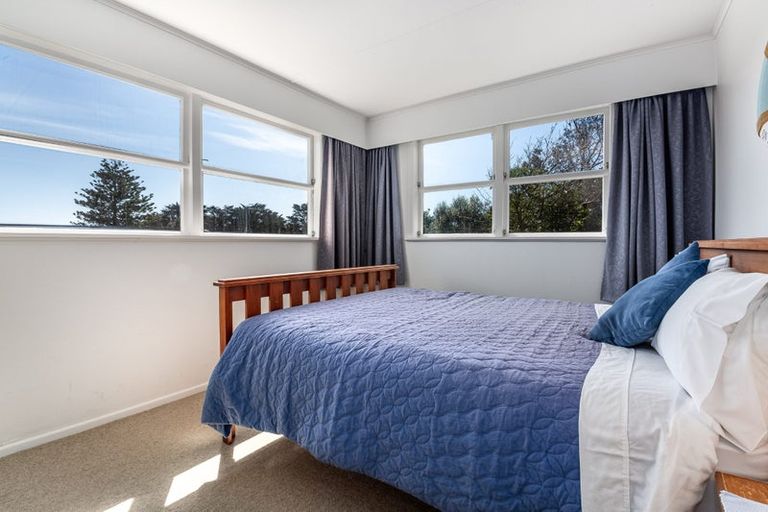 Photo of property in 4 Rangihiroa Street, Waikanae Beach, Waikanae, 5036