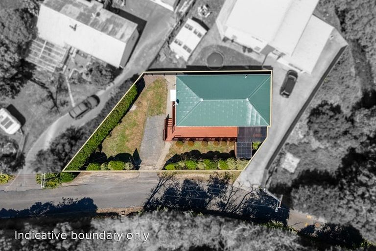 Photo of property in 12 Glenside Road, Glenside, Wellington, 6037