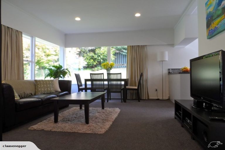 Photo of property in 2/60 Ayton Drive, Totara Vale, Auckland, 0629