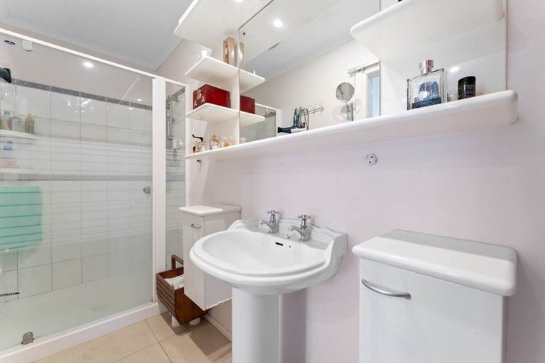 Photo of property in 102 Arran Road, Browns Bay, Auckland, 0630