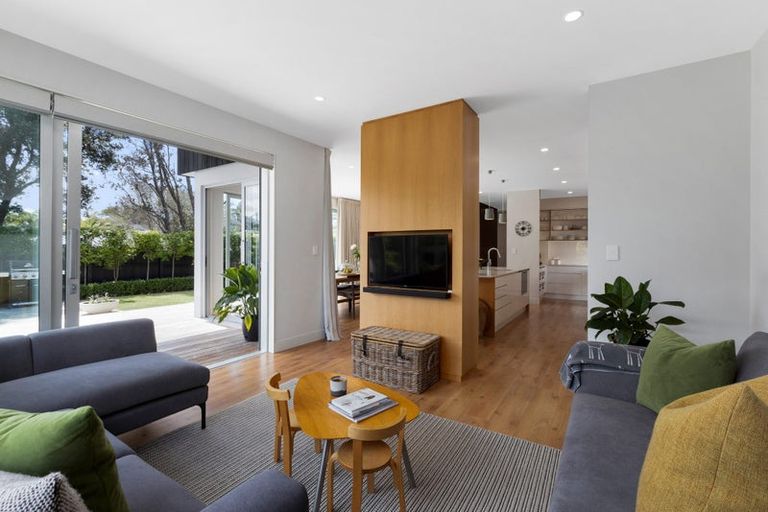 Photo of property in 52 Walton Street, Red Beach, 0932