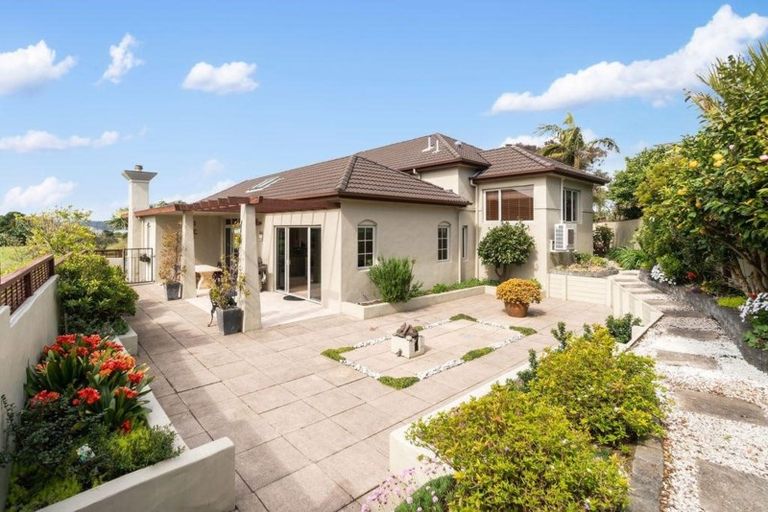 Photo of property in 5 Onemana Way, Te Atatu Peninsula, Auckland, 0610