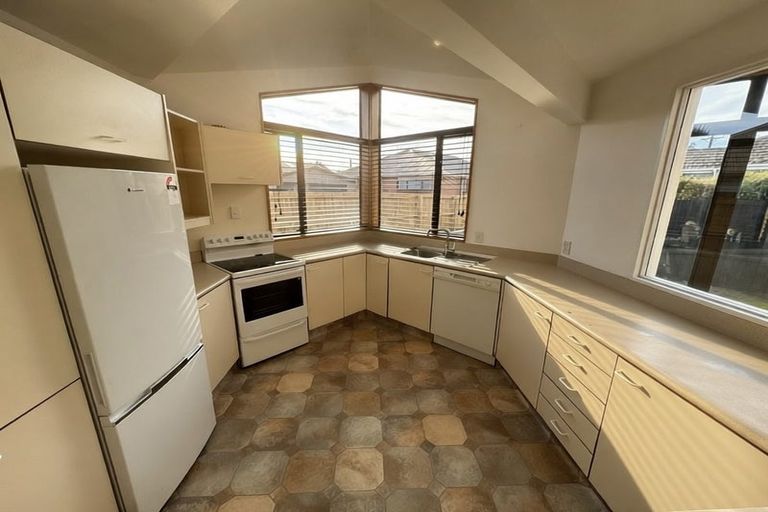 Photo of property in 17a Wittys Road, Avonhead, Christchurch, 8042