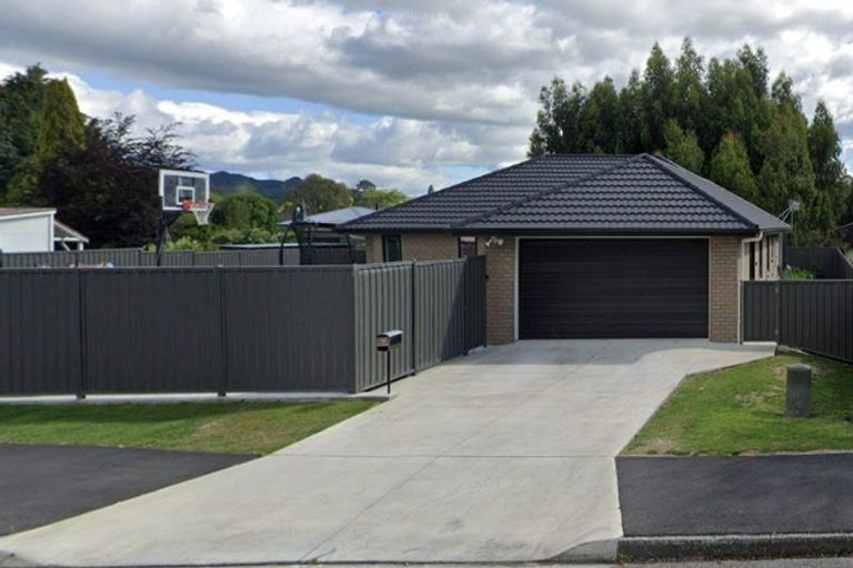Photo of property in 2 Bibby Street, Waipawa, 4210