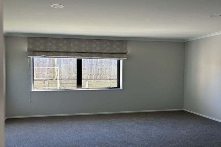 Photo of property in 18 Symes Drive, Red Beach, 0932