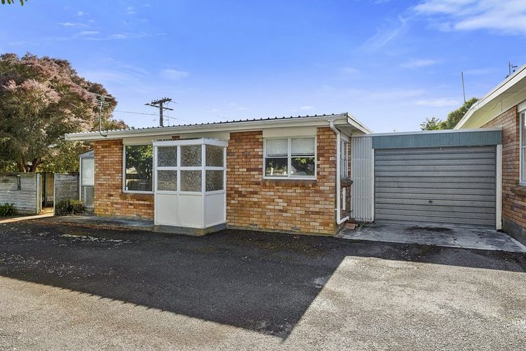 Photo of property in 10 Shortland Street, Lower Vogeltown, New Plymouth, 4310