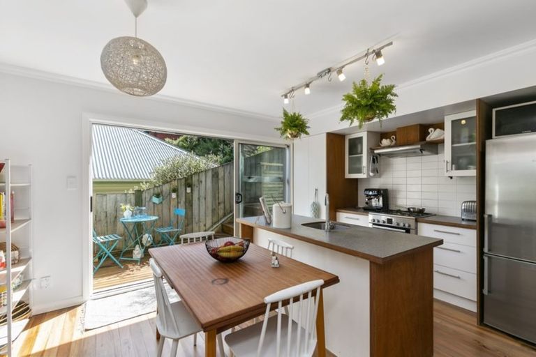 Photo of property in 137 Houghton Bay Road, Houghton Bay, Wellington, 6023