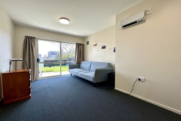 Photo of property in 4/242 Great North Road, Henderson, Auckland, 0612