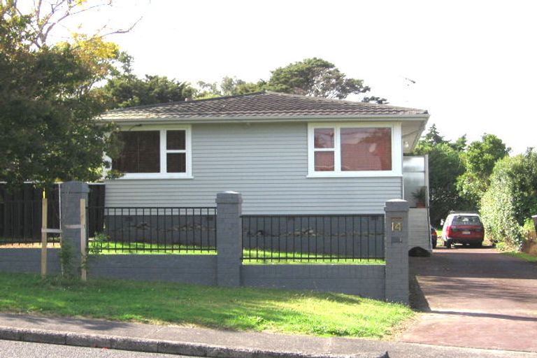 Photo of property in 14 Covil Avenue, Te Atatu South, Auckland, 0610