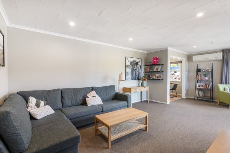 Photo of property in 16 Spicer Place, Tawa, Wellington, 5028
