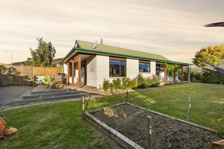 Photo of property in 8 Mount Iron Drive, Wanaka, 9305