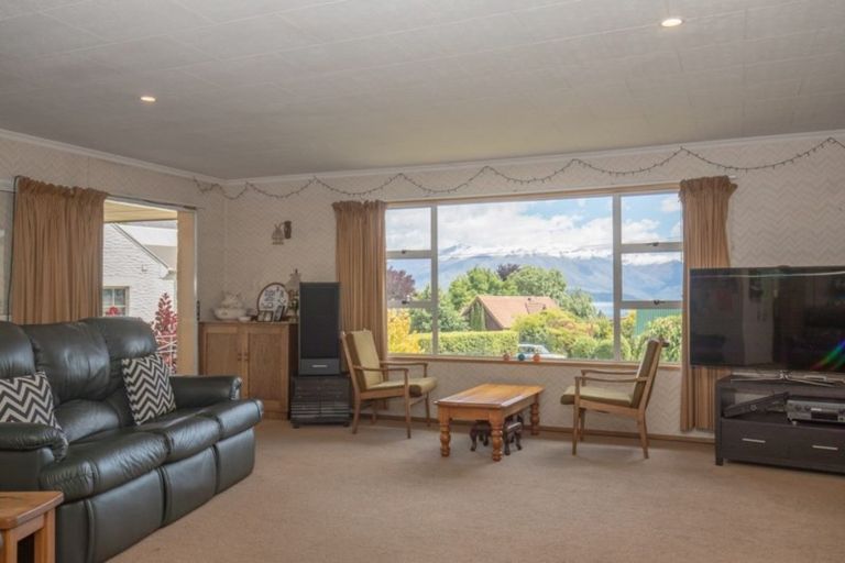Photo of property in 41 Kennedy Crescent, Wanaka, 9305