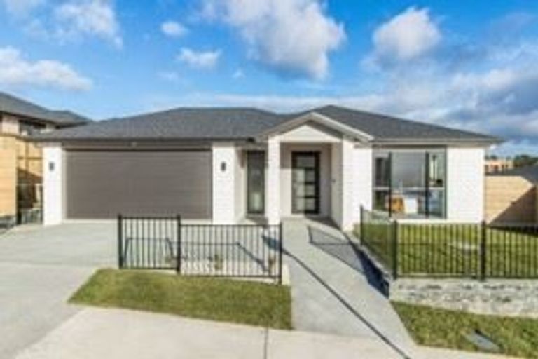 Photo of property in 12 Mamuku Drive, Massey, Auckland, 0614