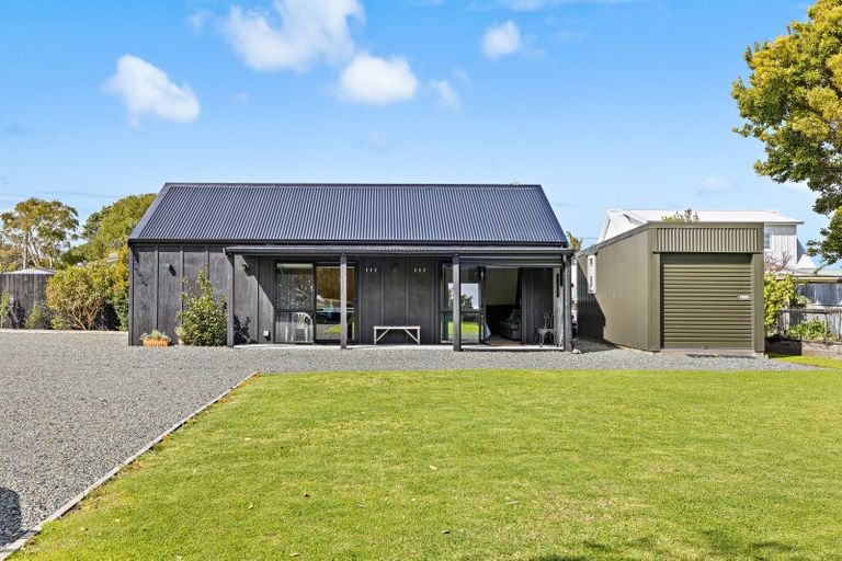 Photo of property in 4a Riverside Drive, Point Wells, 0986