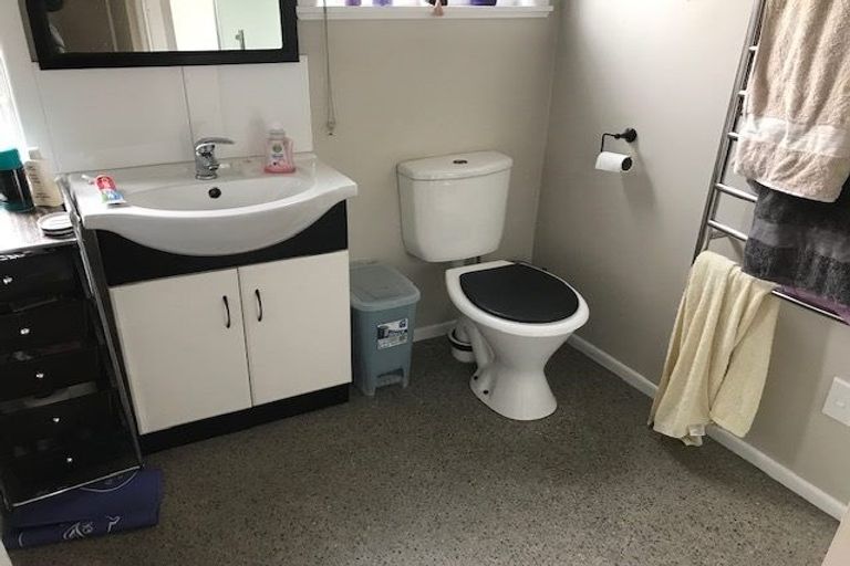 Photo of property in 28 Matenga Street, Waikanae, 5036