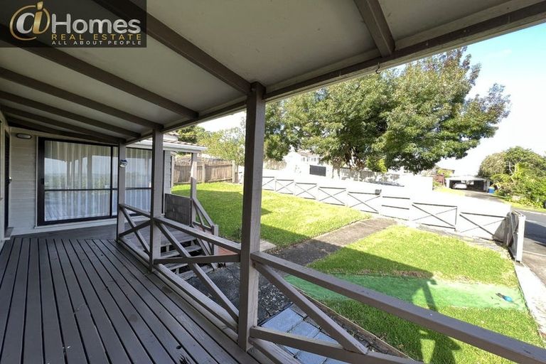 Photo of property in 15 Meadowood Drive, Unsworth Heights, Auckland, 0632