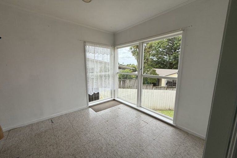 Photo of property in 9 Justin Place, Te Atatu Peninsula, Auckland, 0610