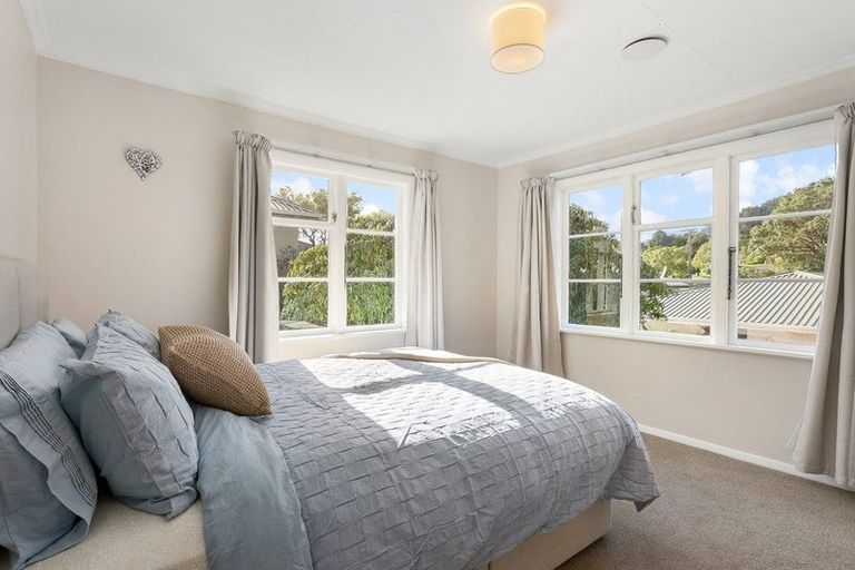 Photo of property in 21 Cecil Road, Tawa, Wellington, 5028