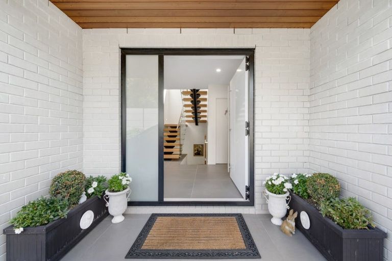 Photo of property in 7 Hartles Place, Mellons Bay, Auckland, 2014