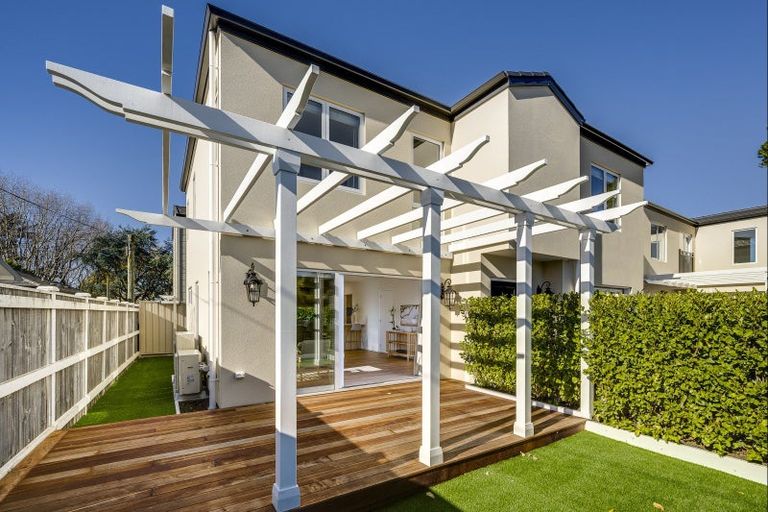 Photo of property in 9a Church Road, Taradale, Napier, 4112
