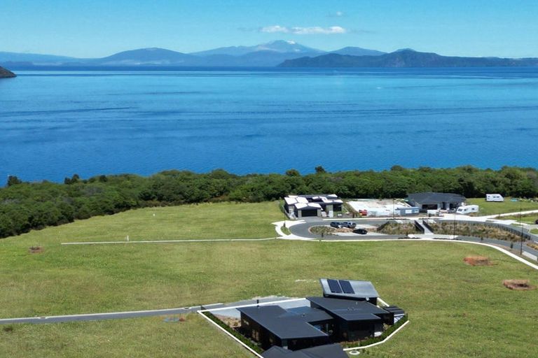 Photo of property in 8 Broadleaf Way, Kinloch, Taupo, 3377